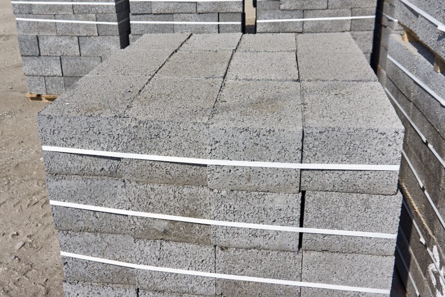 Керамзитобетонный блок полнотелый